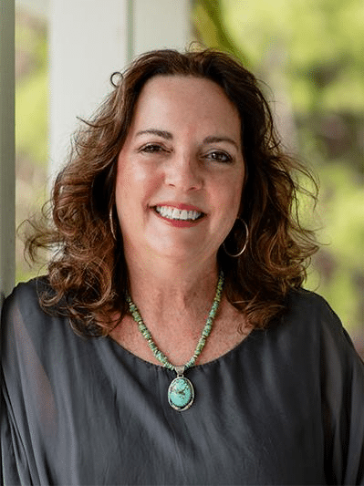 Becc Nelson interviewing hypnotherapist Bryn Blankinship on the Intuition Unleashed podcast discussing hypnotherapy for subconscious change and breaking repeating patterns.